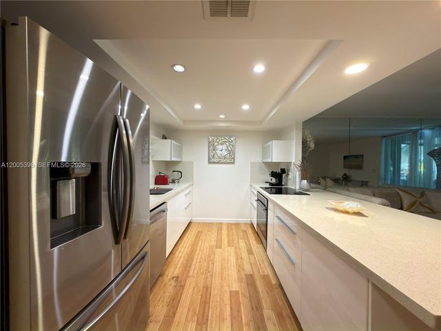 1001 Three Islands Blvd 31, Hallandale Beach, FL 33009