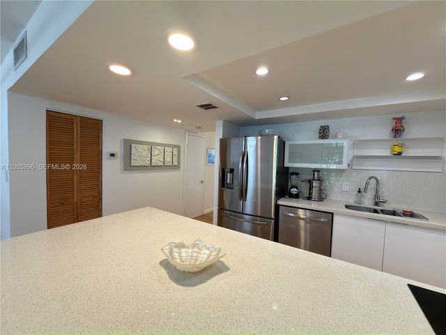 1001 Three Islands Blvd 31, Hallandale Beach, FL 33009