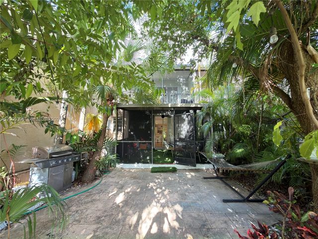 1001 Three Islands Blvd 31, Hallandale Beach, FL 33009