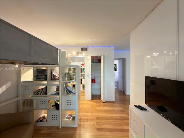 1001 Three Islands Blvd 31, Hallandale Beach, FL 33009