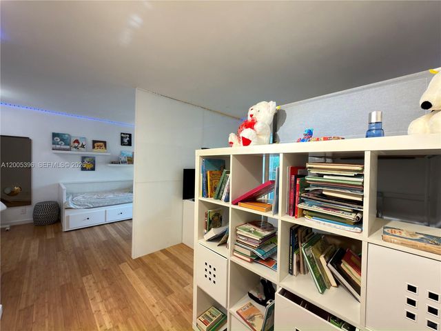 1001 Three Islands Blvd 31, Hallandale Beach, FL 33009