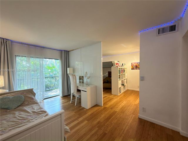 1001 Three Islands Blvd 31, Hallandale Beach, FL 33009