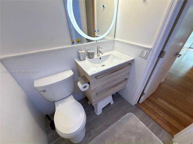 1001 Three Islands Blvd 31, Hallandale Beach, FL 33009