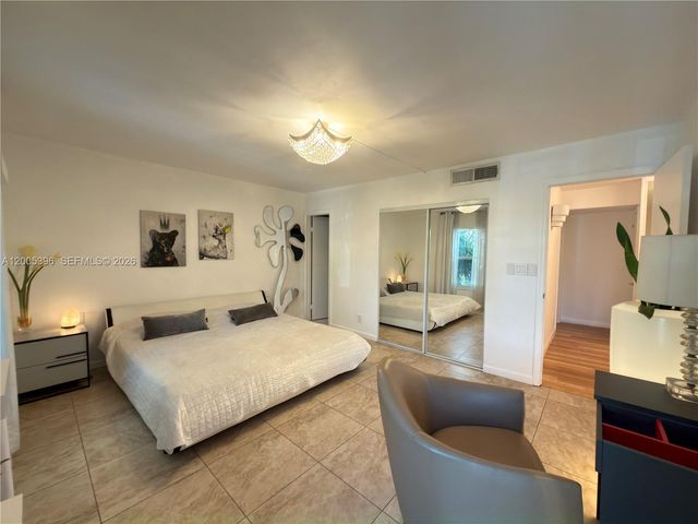 1001 Three Islands Blvd 31, Hallandale Beach, FL 33009