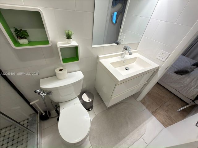 1001 Three Islands Blvd 31, Hallandale Beach, FL 33009