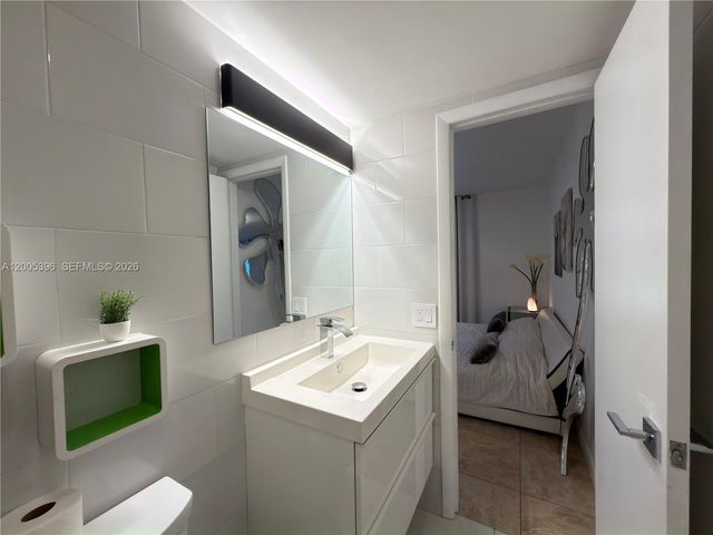 1001 Three Islands Blvd 31, Hallandale Beach, FL 33009