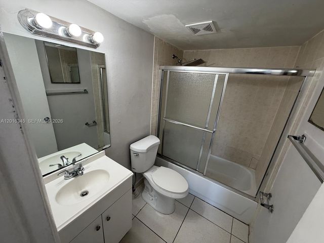 17530 NW 68th Ave C3004, Hialeah, FL 33015