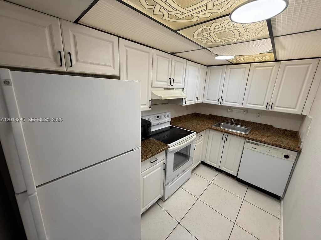 17530 NW 68th Ave C3004, Hialeah, FL 33015