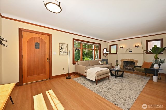 8046 18th Avenue NW, Seattle, WA 98117