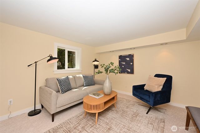 8046 18th Avenue NW, Seattle, WA 98117
