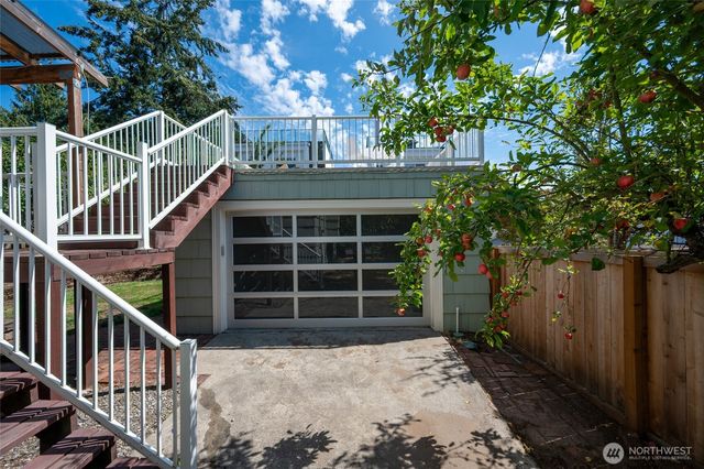 8046 18th Avenue NW, Seattle, WA 98117