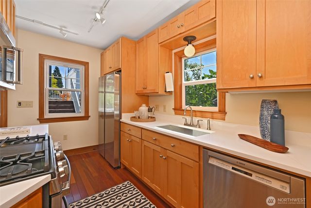 8046 18th Avenue NW, Seattle, WA 98117