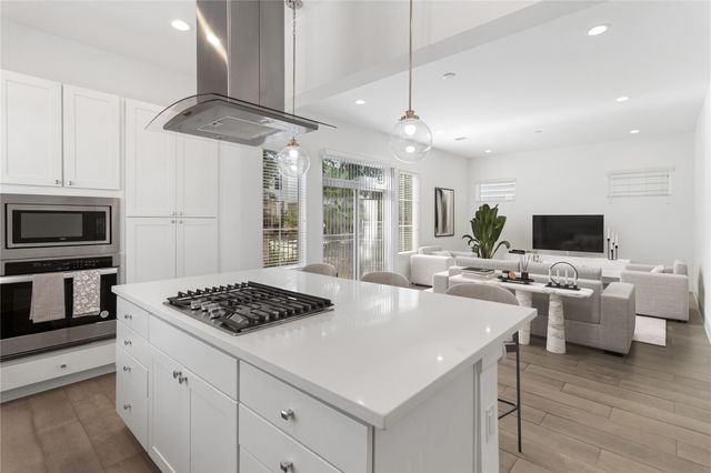 7702 West Side Villas Lane, Houston, TX 77055