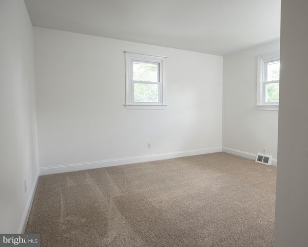 13 HILLCROFT RD, Newark, DE 19711
