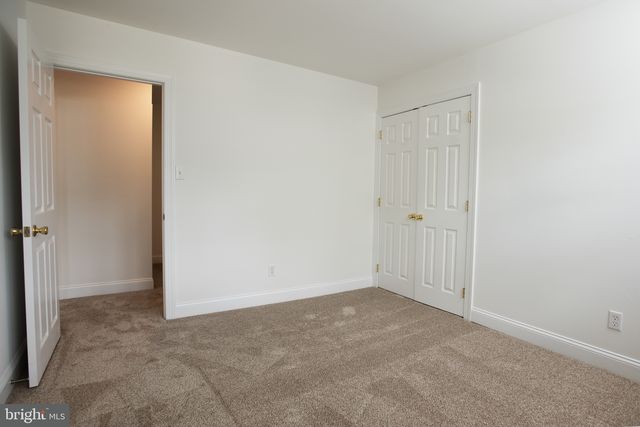 13 HILLCROFT RD, Newark, DE 19711