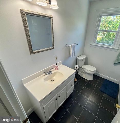 13 HILLCROFT RD, Newark, DE 19711