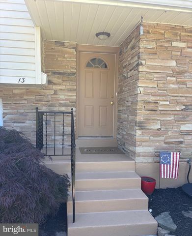 13 HILLCROFT RD, Newark, DE 19711