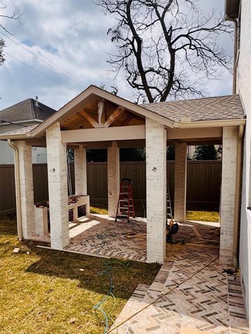 2341 Maroneal St, Houston, TX 77030