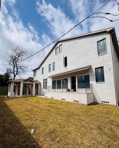 2341 Maroneal St, Houston, TX 77030