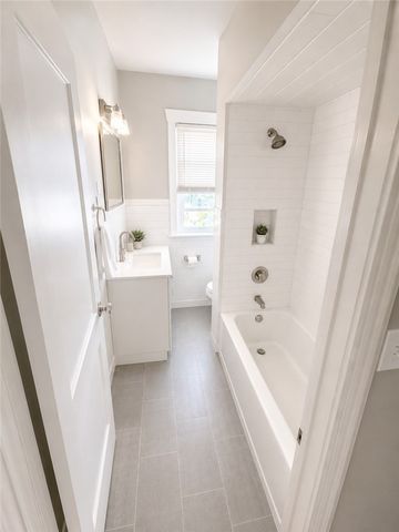 422 Pawtucket Avenue 11, Pawtucket, RI 02860