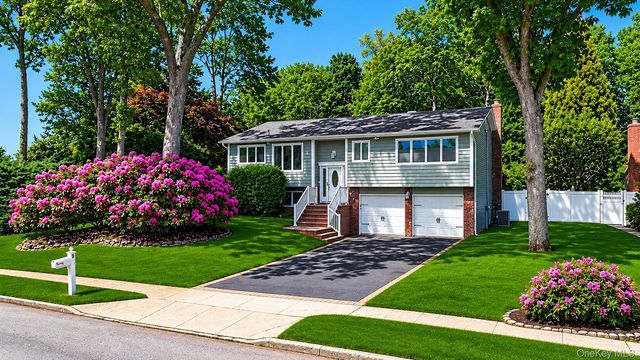 9 Quincy Lane, Smithtown, NY 11787