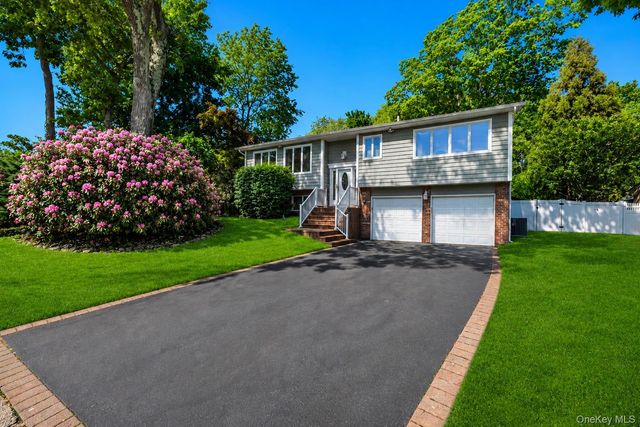 9 Quincy Lane, Smithtown, NY 11787