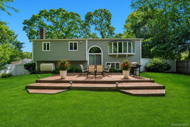 9 Quincy Lane, Smithtown, NY 11787