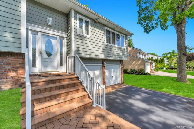 9 Quincy Lane, Smithtown, NY 11787