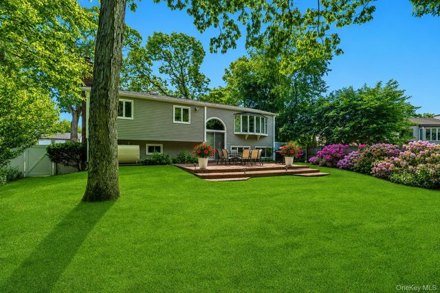 9 Quincy Lane, Smithtown, NY 11787