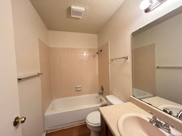 6308 Worchester Knls, San Antonio, TX 78233