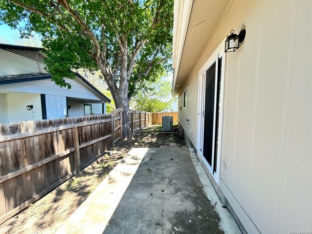6308 Worchester Knls, San Antonio, TX 78233