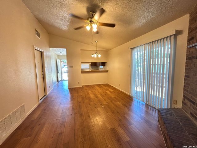6308 Worchester Knls, San Antonio, TX 78233