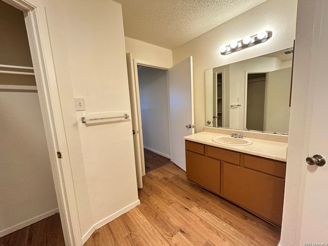 6308 Worchester Knls, San Antonio, TX 78233