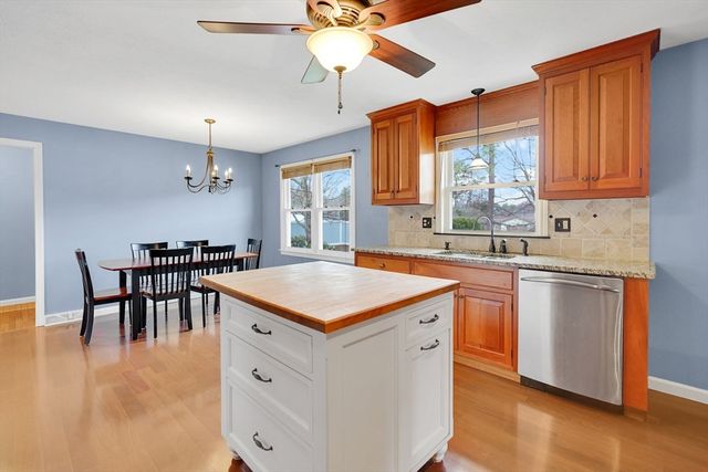 135 Nutmeg Cir, Chicopee, MA 01020