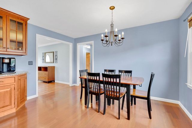 135 Nutmeg Cir, Chicopee, MA 01020