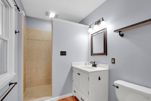 135 Nutmeg Cir, Chicopee, MA 01020