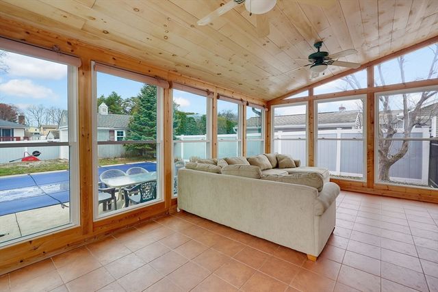 135 Nutmeg Cir, Chicopee, MA 01020
