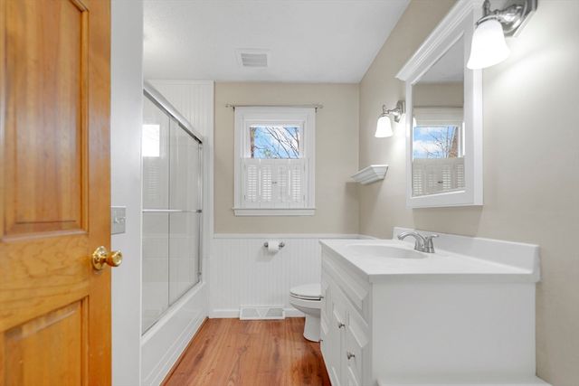 135 Nutmeg Cir, Chicopee, MA 01020