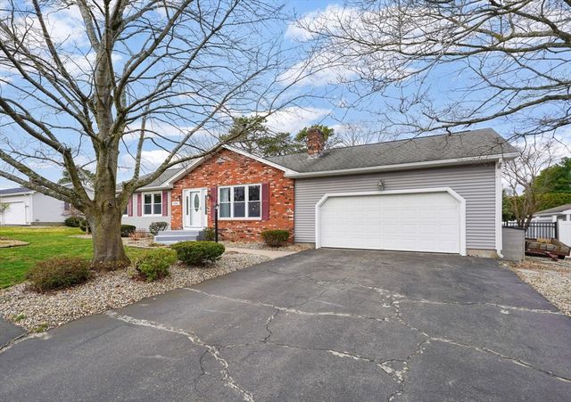135 Nutmeg Cir, Chicopee, MA 01020