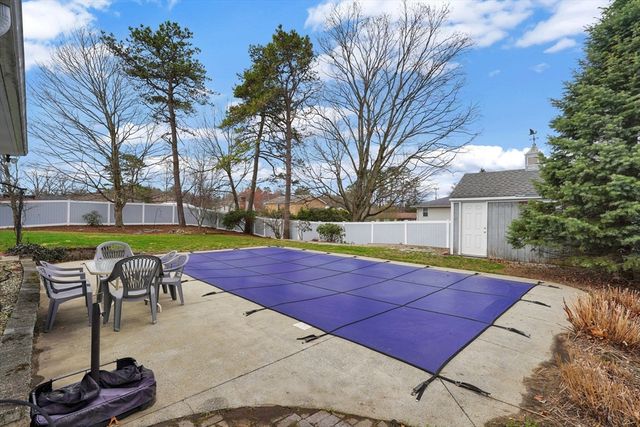 135 Nutmeg Cir, Chicopee, MA 01020