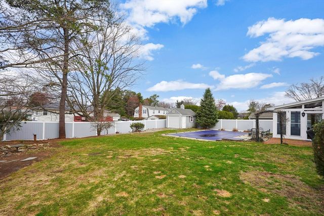 135 Nutmeg Cir, Chicopee, MA 01020