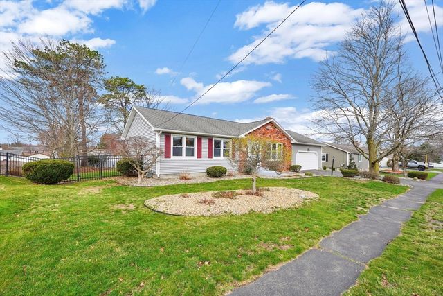 135 Nutmeg Cir, Chicopee, MA 01020