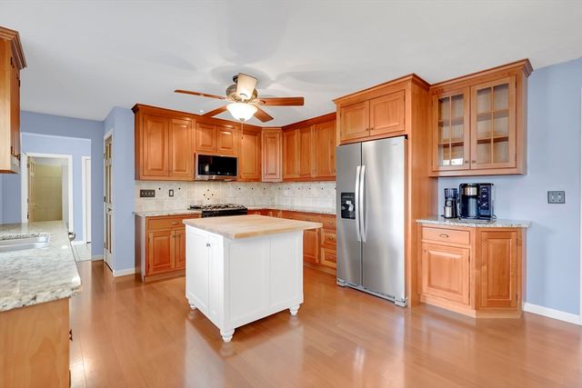 135 Nutmeg Cir, Chicopee, MA 01020