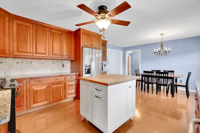 135 Nutmeg Cir, Chicopee, MA 01020