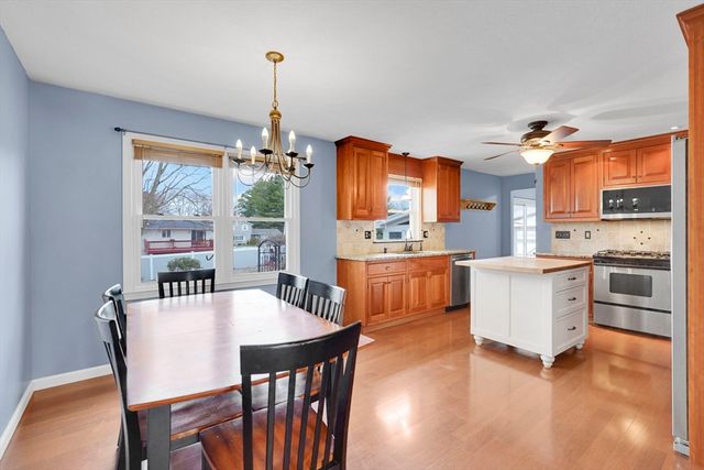 135 Nutmeg Cir, Chicopee, MA 01020