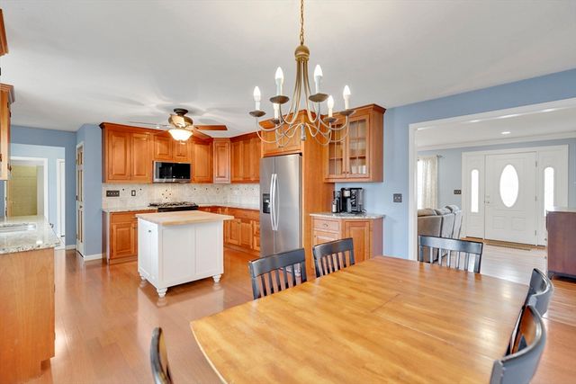 135 Nutmeg Cir, Chicopee, MA 01020