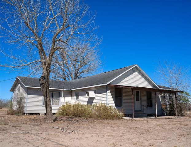 1580 Middle, George West, TX 78022