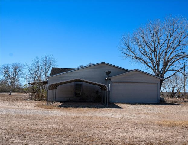 1580 Middle, George West, TX 78022