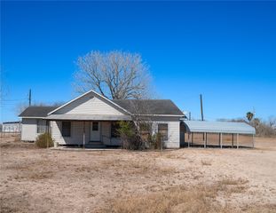 1580 Middle, George West, TX 78022