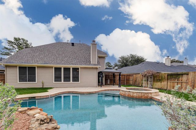 8915 Path Green Drive, Houston, TX 77095